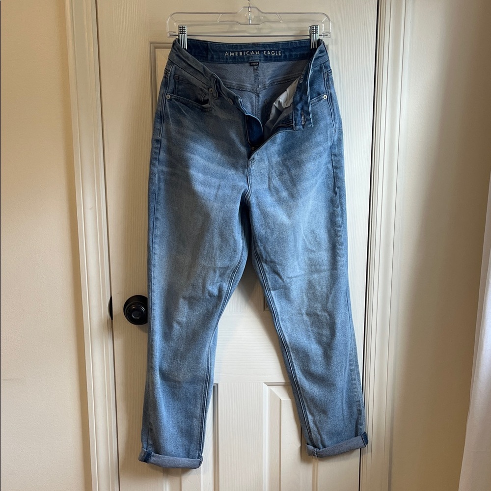 American Eagle Outfitters Women's Light Blue Curvy Mom Jeans